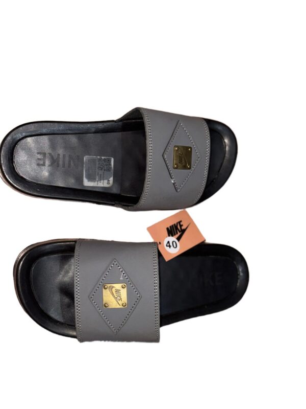 2025-12-29 13.20.56 Original Nike Slide