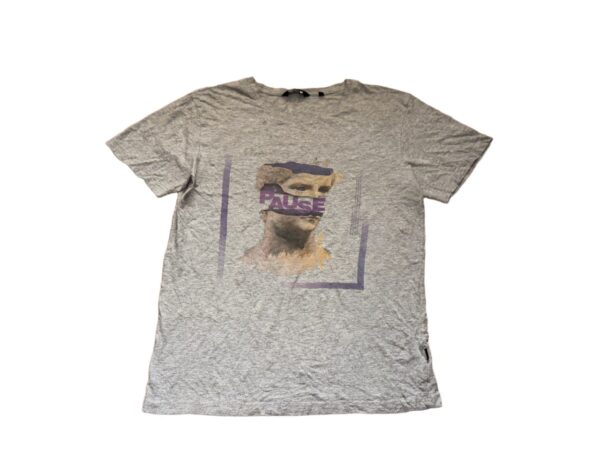2025-12-31 10.26.24 Women Oversized Grey Vintage Picture Top
